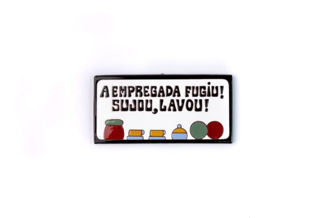 Placa Grande · A Empregada Fugiu Sujou, Lavou · Preto